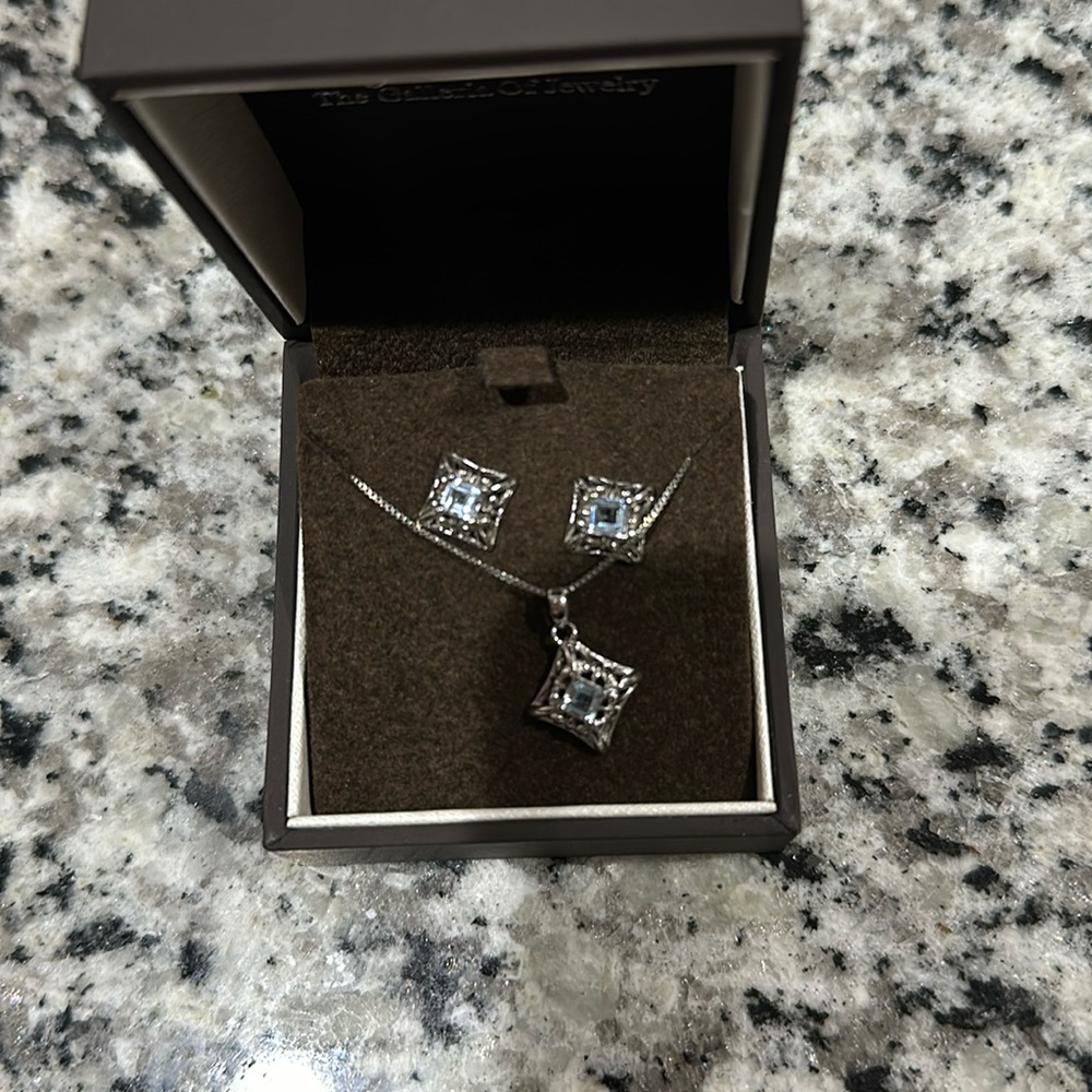 Jared’s Sterling Silver Pendant Necklace and Earring Set